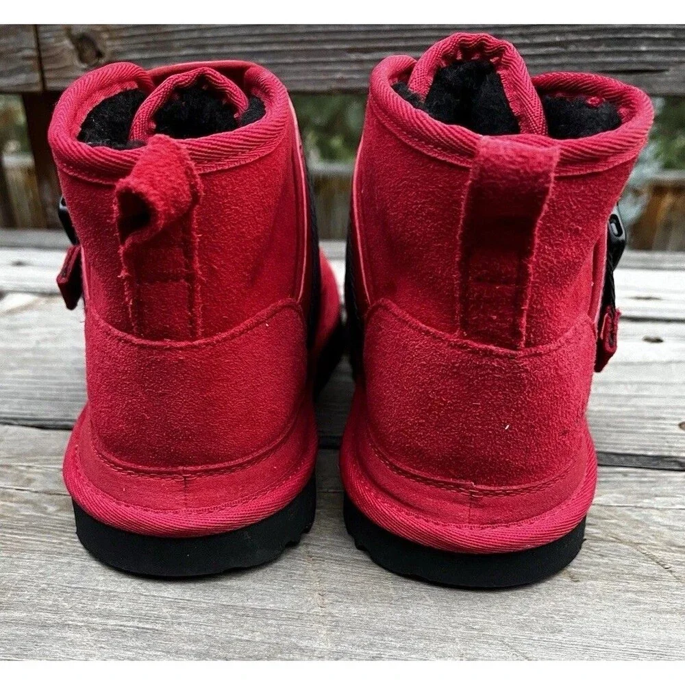 UGG Neumel Snapback Big Kids' 5 Chukka Boots - Red